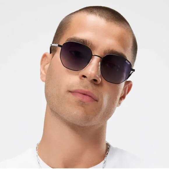 New Quay Unisex Big Time Black Frame / Smoke Polarized Lens Round Sunglasses - Picture 3 of 7